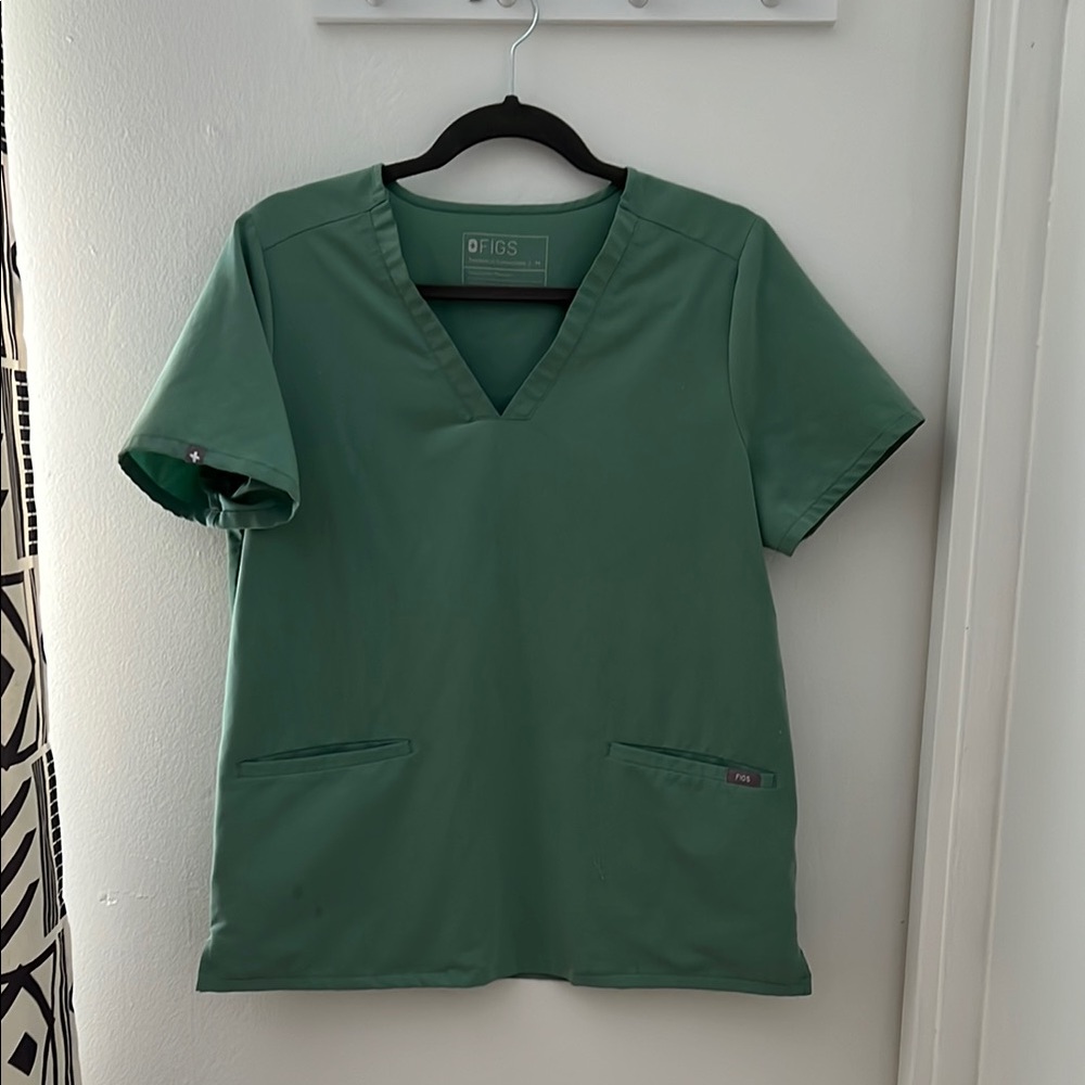 Figs Women's Short Sleeve V-Neck Three Pocket Scrub Top M